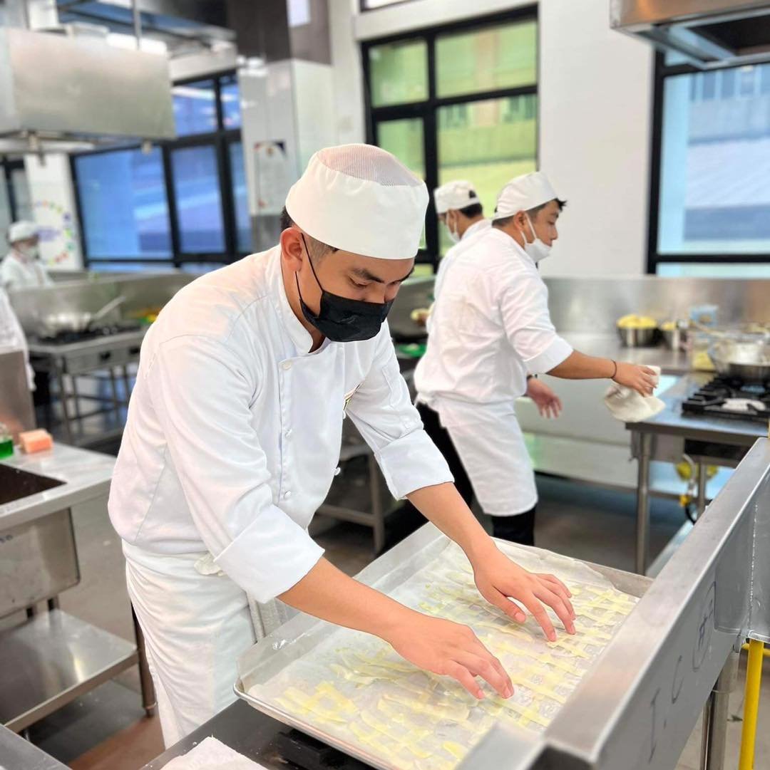 IChefOfficial's tweet photo. ICHEF is the only Culinary School in Davao with Island Kitchens! Our laboratories are also done individually and not in groups to ensure that our students learn all the basic and advance culinary skills.

See more https://t.co/ViJNoB8s1n
#ProudlyICHEF #OneJIB #UnleashYourPride https://t.co/3eBmlEDJ9C