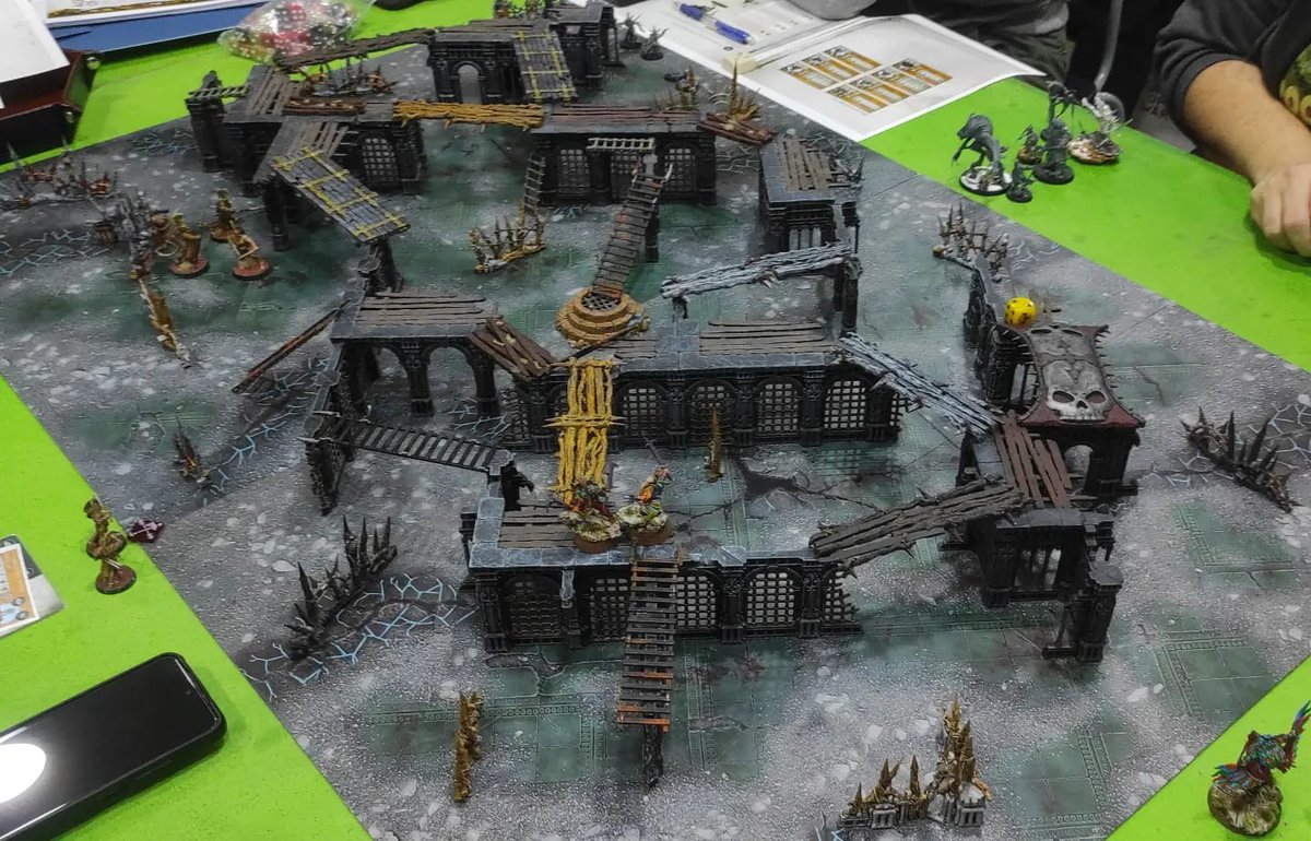 Habemus_Ludum's tweet photo. #quedadashabemusludum 
Partida a cuatro bandas de WarCry! 
Cuatro líderes cruzan espadas en las ruinas de Ocho Partes.
Pero solo puede quedar uno.
#Warcry #aos #ageofsigmar #warband #warcrywarband #ghur #heartofghur #warhammer #fantasy #warhammerfantasy #GamesWorkshop #Wargaming https://t.co/5jOvP0g9AP