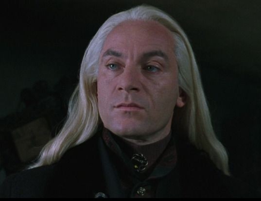 ㅤ
  ㅤ  ㅤ' อรุณสวัสดิ์ '       
ㅤ
* ลูเซียสเหยียดยิ้มเล็กน้อยหลังจากกล่าวจบ *