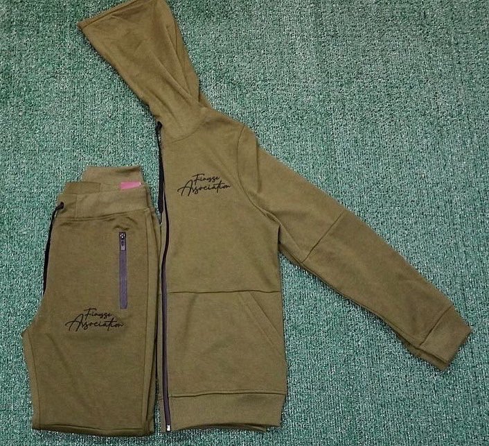 FinesseAssoc_'s tweet photo. Finesse Association Women Tech Suits Drop Tomorrow.. They Will Be On Hand &amp; Available Online.. It Is A Limited Supply On Them !!!
Available In Colors
•Sand
•Heather Grey
•Olive Green
•Red
•Black
Sizes Small to Large only !! https://t.co/CFHAutFu5B