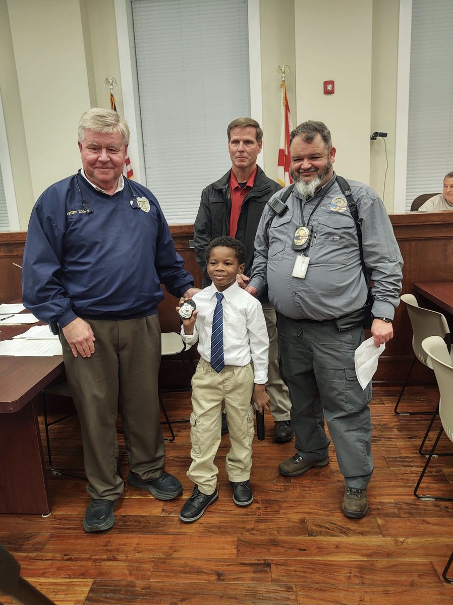 blessedjess61's tweet photo. Congratulations to Kamari Darby, a 2nd grader at GWTrenholm, for being sworn in as the very first YIELD officer! We are so proud of Kamari! ⁦@GWTPrimary⁩ ⁦@TuscumbiaCitySc⁩ https://t.co/qhCpWv4zXF