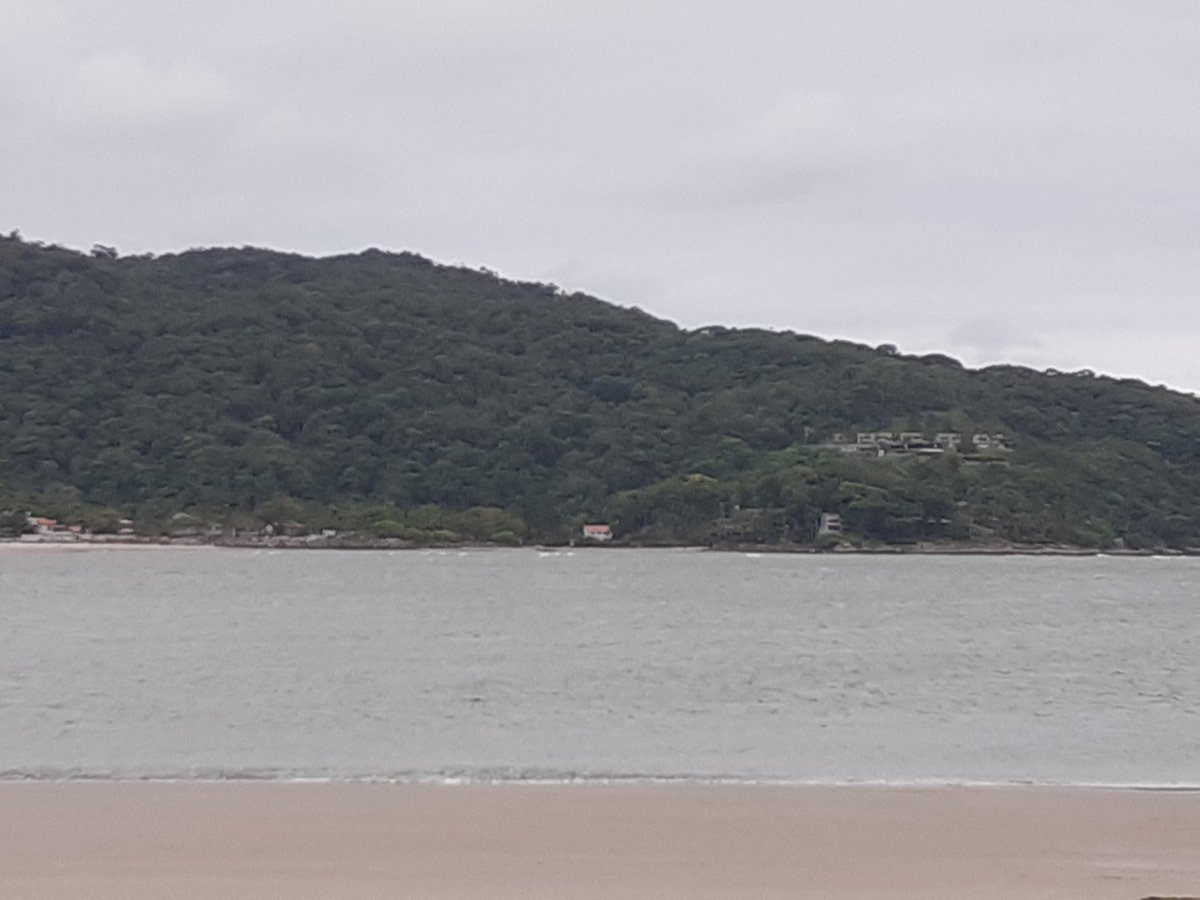LUIZ_RORATO's tweet photo. Hoje, na Praia de Caieiras, tinha areia... https://t.co/KVGNDx97Oi