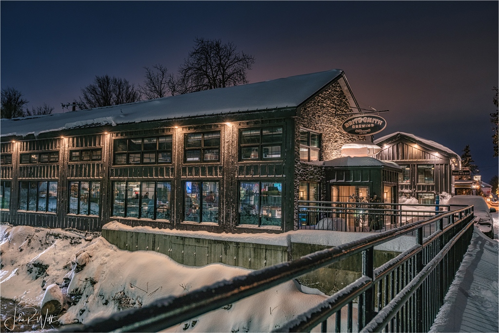 BritesmithB's tweet photo. Looking g❄️❄️d

📸: IG/@johnrwittphotography 
.
.
#alwayslookonthebriteside #britesmithbrewing #britesmith #buffalosnow #buffalosnowstorm #buffalo #buffalove #brewery #williamsville #williamsvilleny #snowvember #snovember https://t.co/L9HGaeZ50B