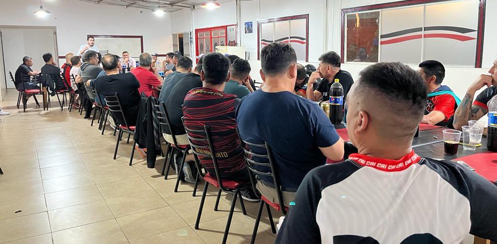 Compartimos encuentro con jugadores de liga de veteranos. #Futbol
Hablamos de la importancia de las instituciones deportivas para el desarrollo y crecimiento de los jóvenes de nuestra ciudad.

En el Trelew que se viene también:
#EsElMomento DelDeporte 
#HayFuturoParaVos