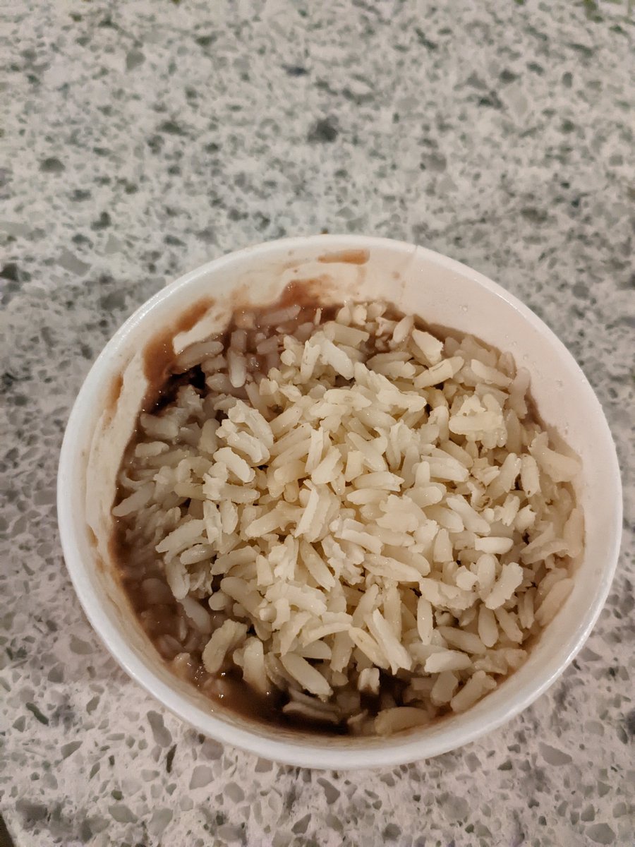 Lakics89's tweet photo. Hey @Popeyes does this look like Mac and cheese? Thanks for the angry kiddos at my house #comeon #angry #madcustomer #kfc #popeyes #cuetomerservice https://t.co/lr4M2hVaDB