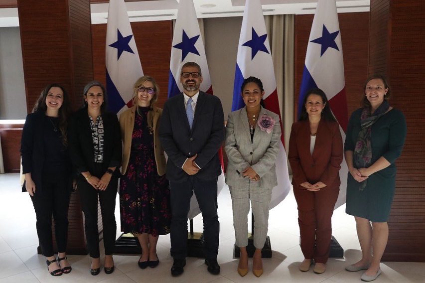 VCMartaGordon's tweet photo. Para la búsqueda de soluciones conjuntas y políticas transversales que aseguren una migración segura, ordena y regular en el continente, manteniendo los derechos humanos como el enfoque principal. #TrabajandoPorPanamá …2/2 https://t.co/TEGu3KRcyp
