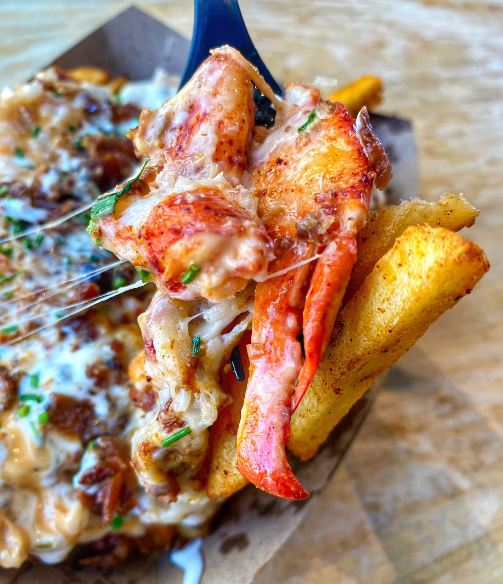 ChefGruel's tweet photo. One bite of lobster fries. https://t.co/DsUMkeiyXp