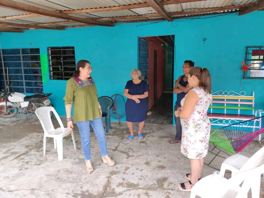 Buenas noches, ha sido un lunes de supervisión de obras y saludando a grandes amigos y amigas. 

Ahora aprovecharé a tomar un café con mi familia ya que el clima lo amerita, para después programar mis actividades de la semana.