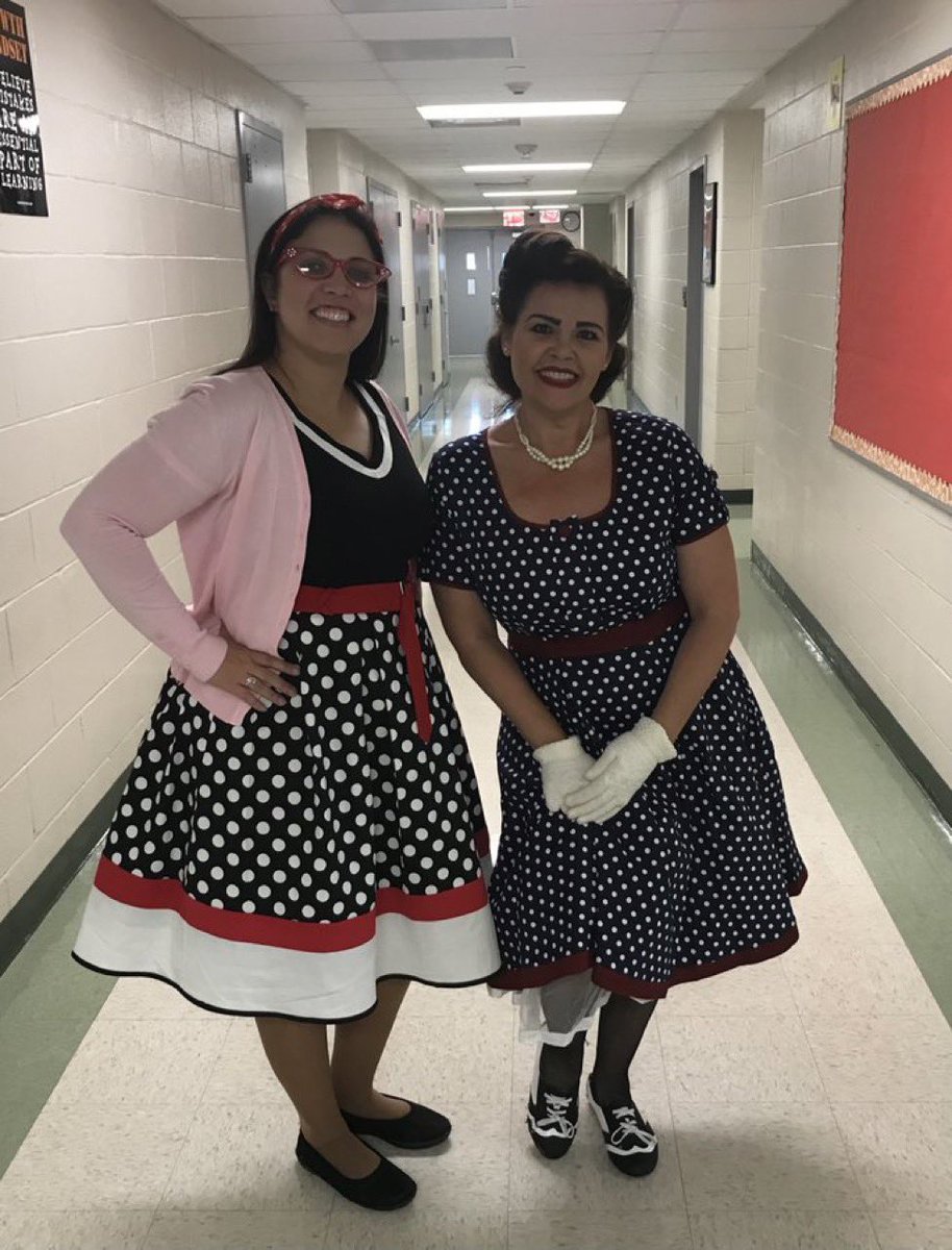 PaulRobesonNBPS's tweet photo. 1950’s fashion was in vogue today @PaulRobesonNBPS in @nbpschools students and staff celebrating 50 days of school! @CrokerLife @BobbyHammEdu Thank you to PRCA Celebrations Committee for coordinating this event! https://t.co/Wm0GPinZOL