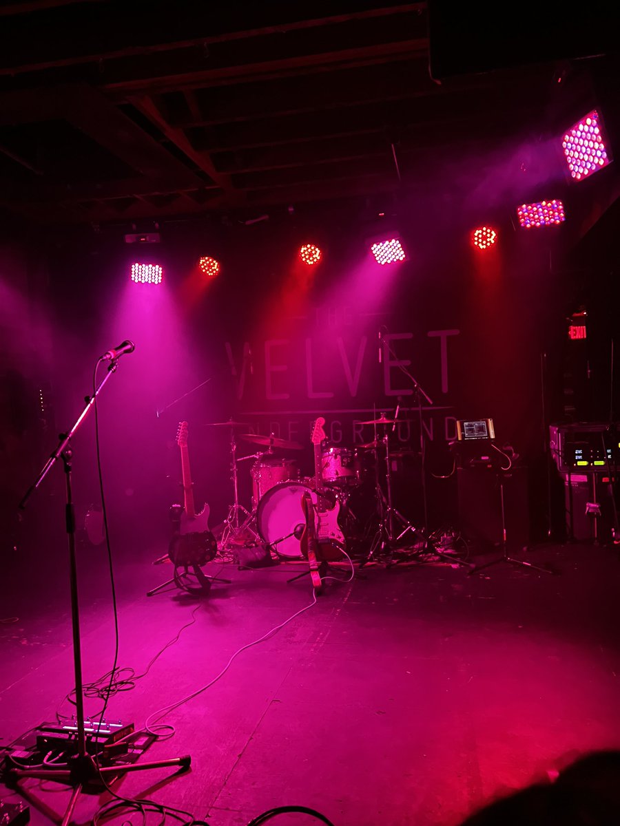 anaheel's tweet photo. Me gusta que aquí en los conciertos respetan el espacio vital de los demás guardando espacio entre persona y persona. #Toronto #Concert #ThomasHedon https://t.co/hsu34d3Kp6