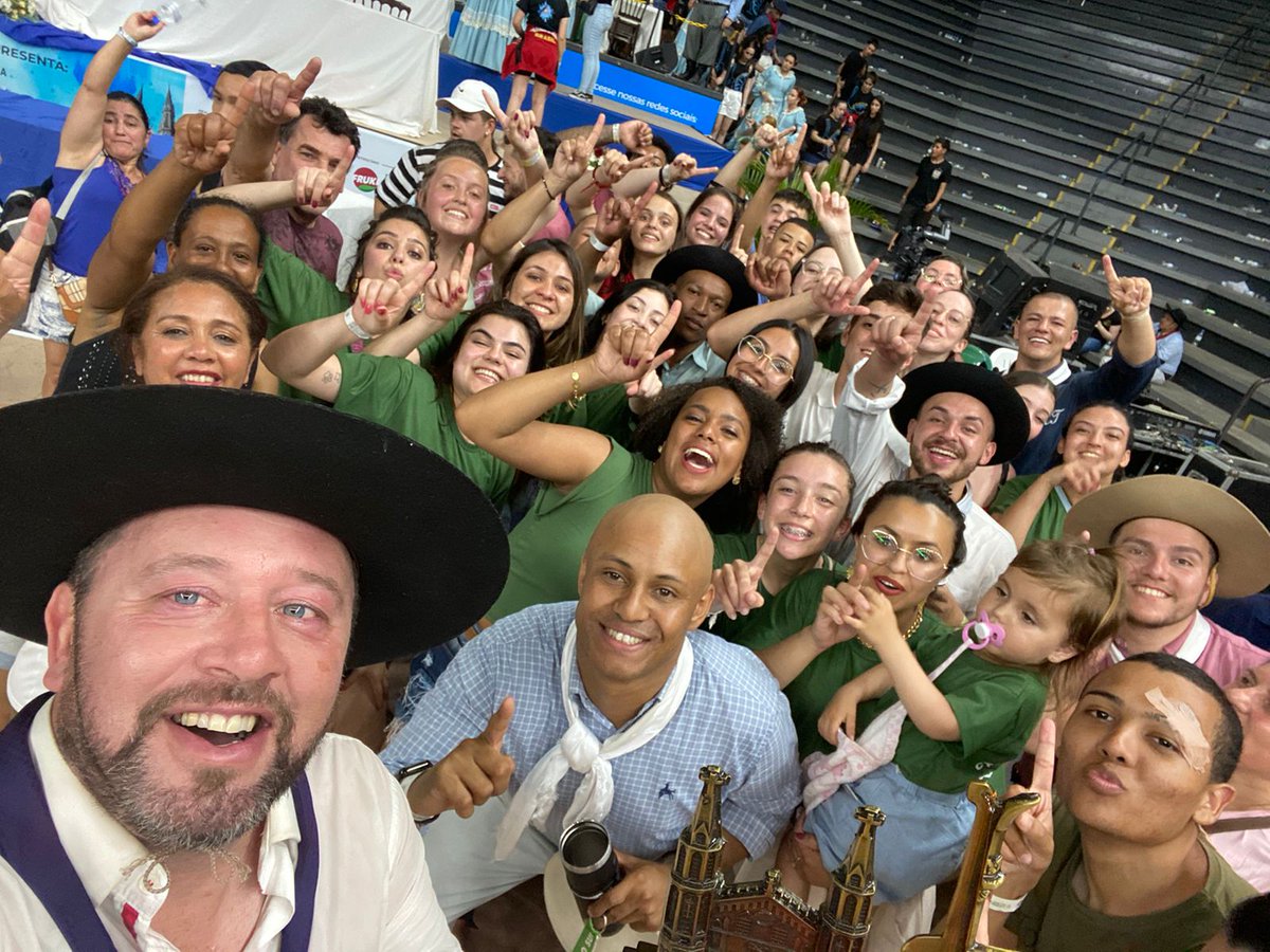 laauragmz's tweet photo. É CAMPEÃOOOOOO https://t.co/CTxx4nchGJ