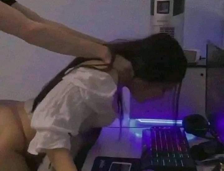 "Vem aqui em casa, te ensino a jogar lol"