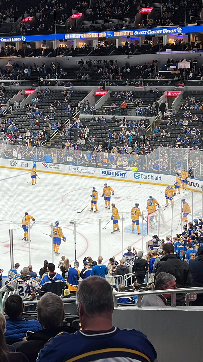 kbfoster's tweet image. @StLouisBlues ! My first hockey game! Go Blues!!! #fun #warmingup #nottoocold