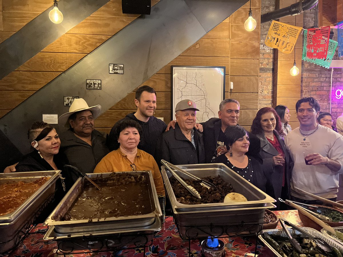 chibbqk1ng's tweet photo. Chicago tacos make their @Netflix debut this week and they could not have picked four better spots. Well done @LaVitaminaT @ahhyeahhd. https://t.co/xWaxuD10XQ