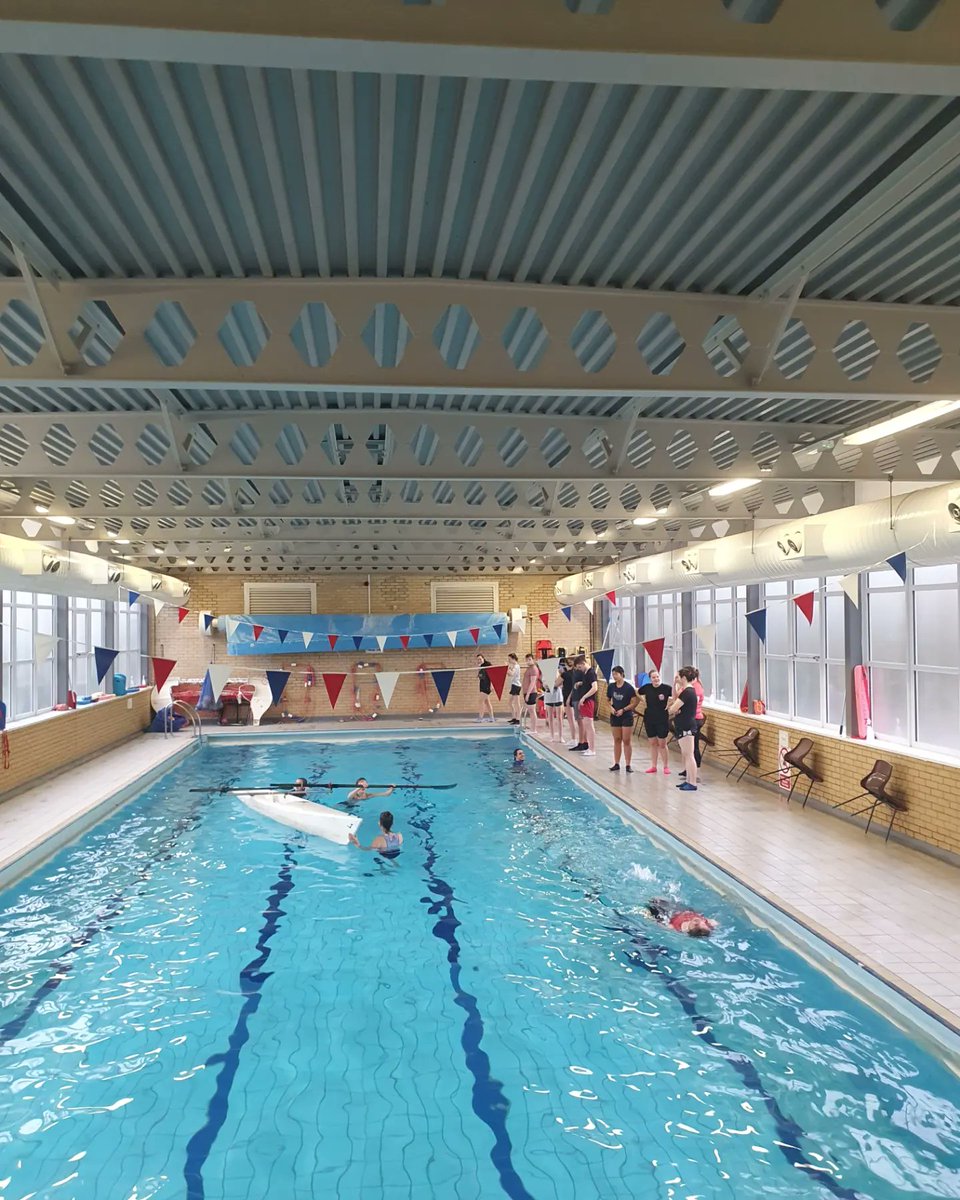 KeeleUniBC's tweet photo. Capsize drill 🙌 https://t.co/0kvDkc7MMr