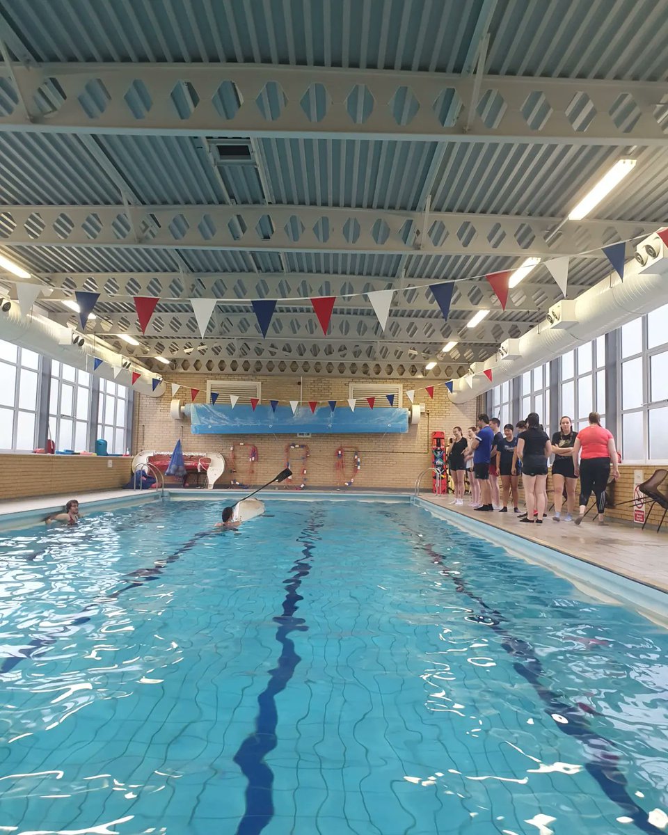 KeeleUniBC's tweet photo. Capsize drill 🙌 https://t.co/0kvDkc7MMr