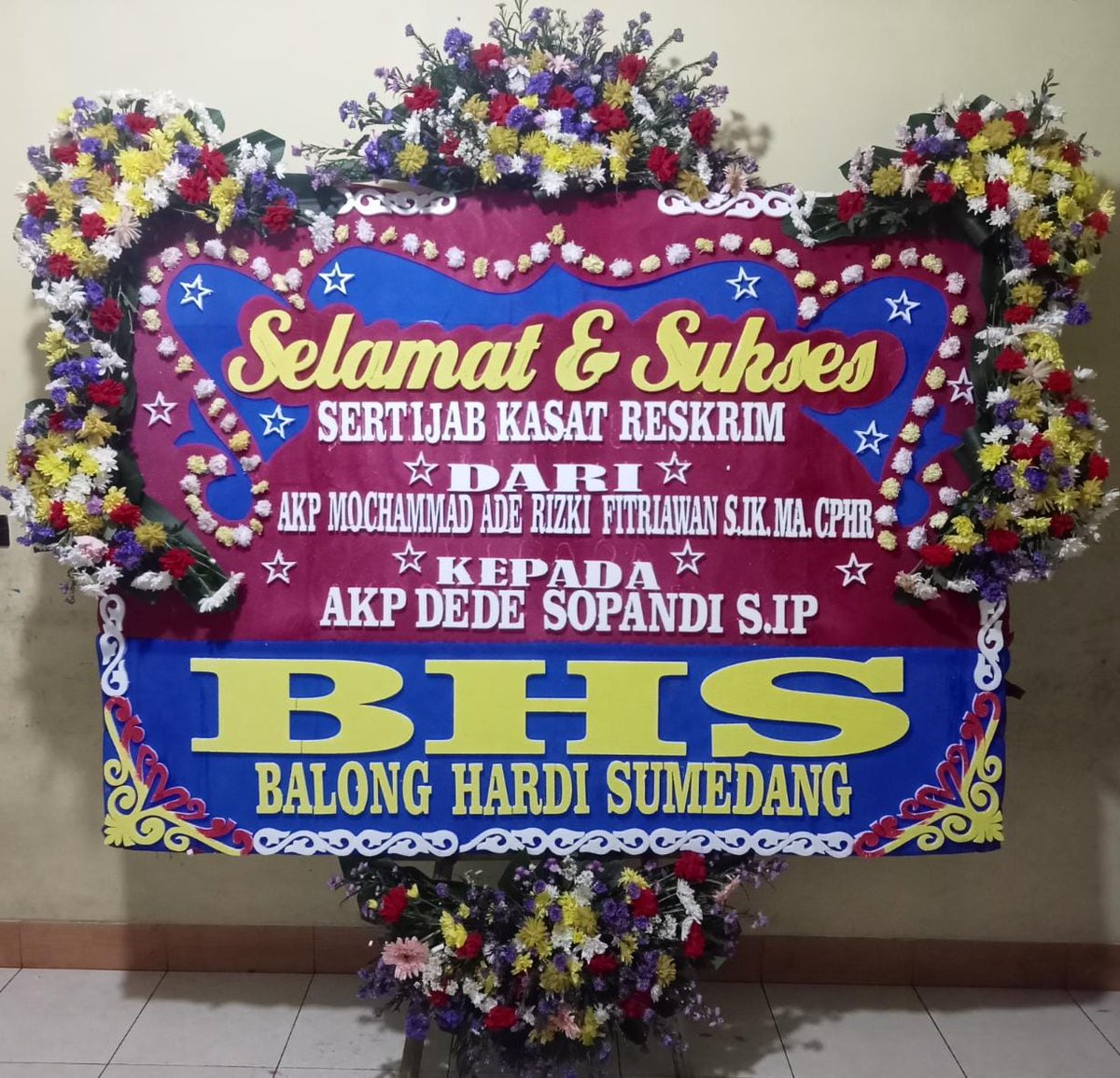KaranganToko's tweet photo. CHAT WA:087813534266
SATRIO FLORIST
TOKO KARANGAN BUNGA SUMEDANG | FLORIST SUMEDANG
@sumedang #sumedang
#sumedangselatan #sumedangutara #cisarua #jatigede #jatinangor #ujungjaya #buahdua #cibugel #cimalaka #darmaraja  #conggeang #cisitu #cimanggung https://t.co/JGk3JWifJo https://t.co/g41dY7Yy7O
