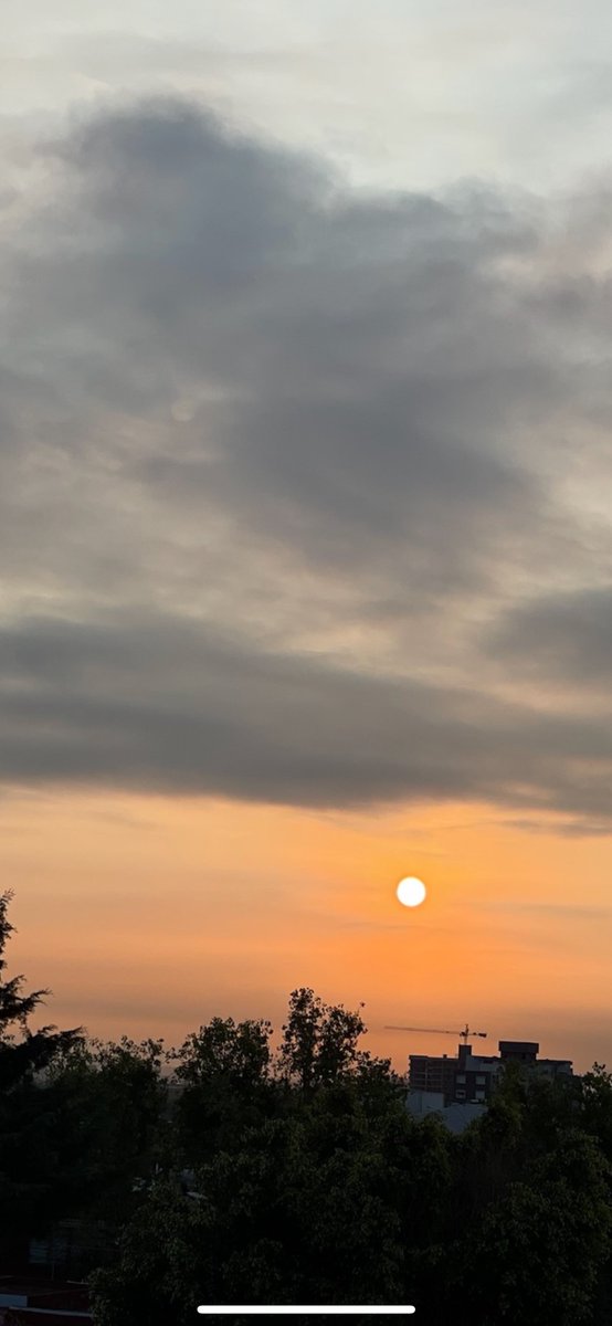 Espectacular amanecer 
Saludos desde nuestro hermoso Valle  de México  

Tlalnepantla de Baz, Estado de México 
#ClimaAlAire 
<a href="/mendezraq/">RAQUEL MÉNDEZ AVALOS</a>
<a href="/PaolaRojas/">Paola Rojas</a>