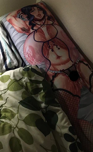 boothの規約が以前より厳しくなってて今まで通ってたものが一部通らなくなってた…💦
まどか裸&ななこ裸の販売が明日以降になるかも?
下記の写真ノーモザイクに見えてしまってたんかな…(↓修正後)
後、複数連絡頂きまして虎の穴様とboothのみでタペストリーの再受注も受け付けたいと思います! 