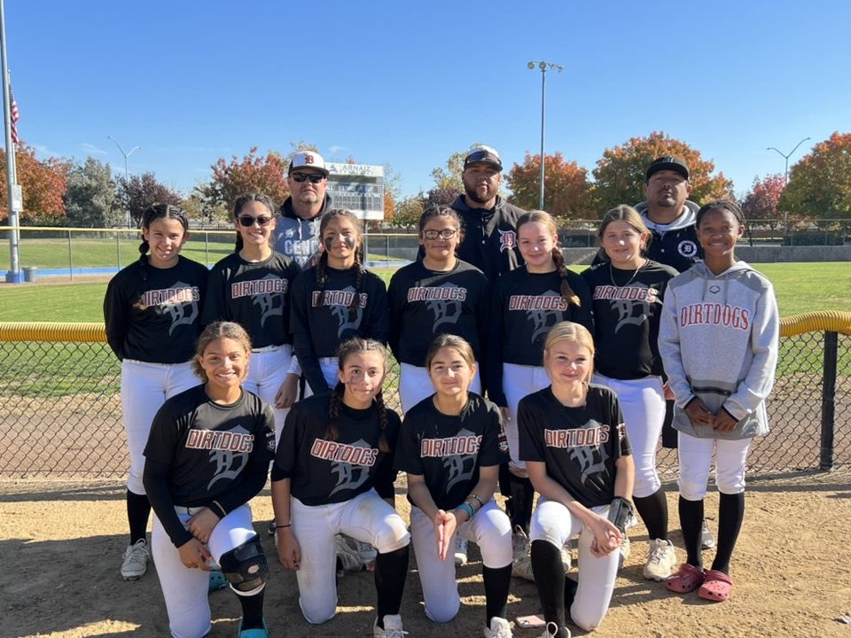 KylieByrd2010's tweet photo. No one better!! 🖤🧡 Another fall season in the books… 🧡🖤@AY7A_ANO7ANI @daturfnhwyn @StanByrd85 #Byrdgang https://t.co/j31BQIVbDH
