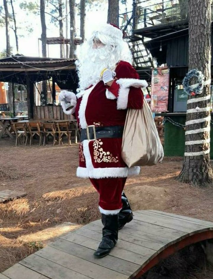 FelipeEmilio_es's tweet photo. Hoy quiero platicar de mi emprendimiento orientado al público infantil en está época 🎄tenemos desde entregas de regalos con 🎅🏻 caravanas, shows musicales, villas y video📲 al 74230040 os encuentran como Peli Personajes. Si pudieran darle RT les agradeciese.🥳 https://t.co/PEkOX2QK0c