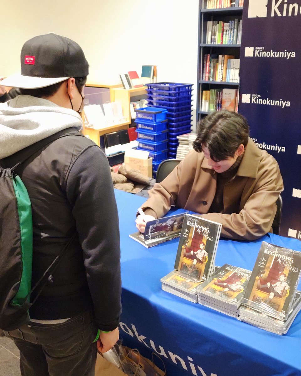 KinokuniyaUSA's tweet image. TurtleMe, the creator of The Beginning After the End was at Kinokuniya New York yesterday to greet his fan and sign his books!👏

Thank you TurtleMe and everyone who came to the event!

#thebeginningaftertheend #tbate #turtleme