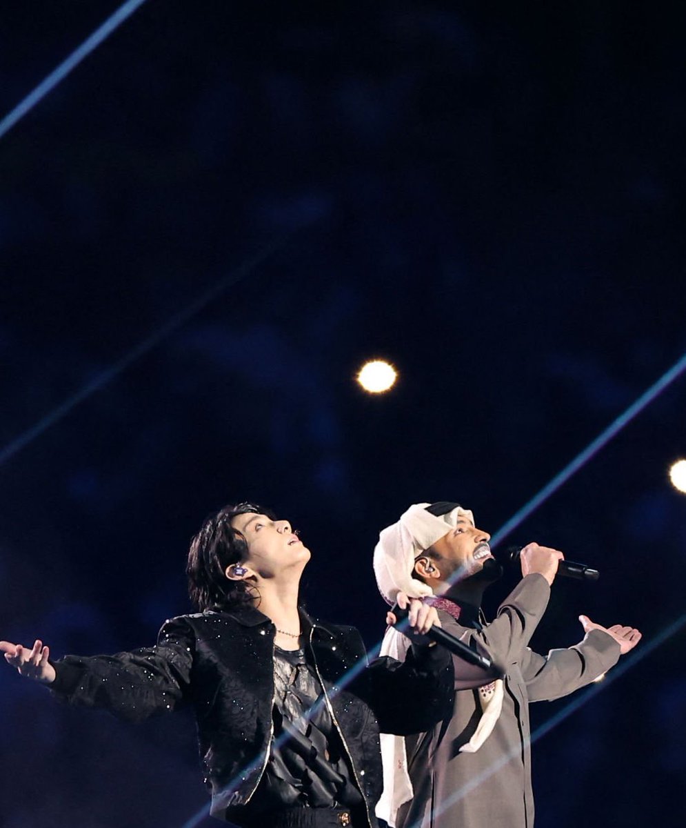 elaf0_o's tweet photo. @FahadAlkubaisi @BTS_twt @bts_bighit You guys did so well!!🔥
and your voices blended so beautifully😍
thank you sm for mesmerizing performance, I'm peyond proud of you💜👏🏻 https://t.co/Mi7FoIVbBb