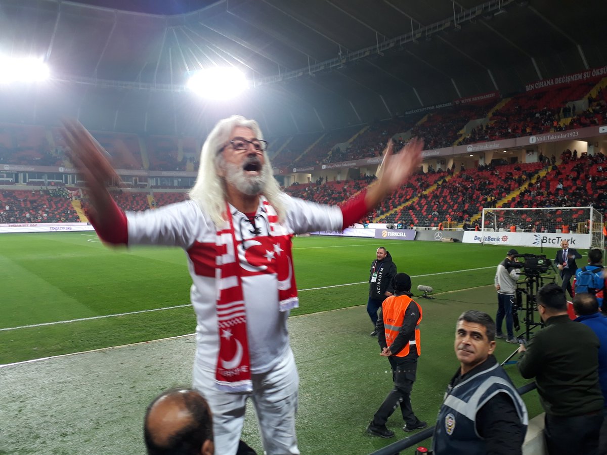 Arda ve Emirhan
Gaziantepte Genç millilerimiz sahada ben tirbünde üçlü çektirirken çoook onurlandım gururlandım Allah yolunuz açık etsin gençlerimize örnek oluyorsunuz iyiki varsınız. 
Teşekkürler  Gaziantep taraftarlarına sevgiler.

Ne mutlu Türküm diyene.