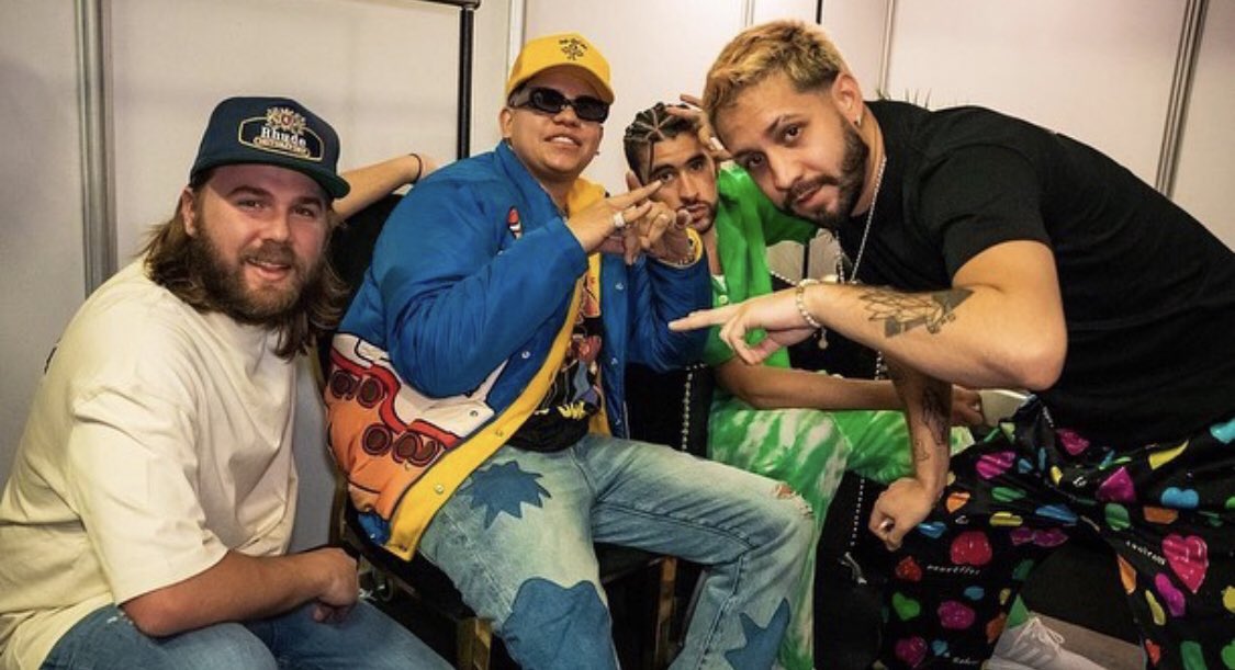 badbunnyontour's tweet photo. Bad Bunny, JAlvarez, Mora, &amp; Noah. 🏝️ https://t.co/QV0V0CrGnv