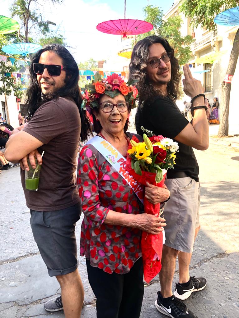 rosarioxstgo's tweet photo. Dios salve a la reina!
Por su alegría, compromiso y solidaridad, Lili Candia,  nuestra reina de la fiesta de la @PrimaveraYungay 2022.
Jornada de cierre en Maipú con Compañía. https://t.co/ixdOP23viB