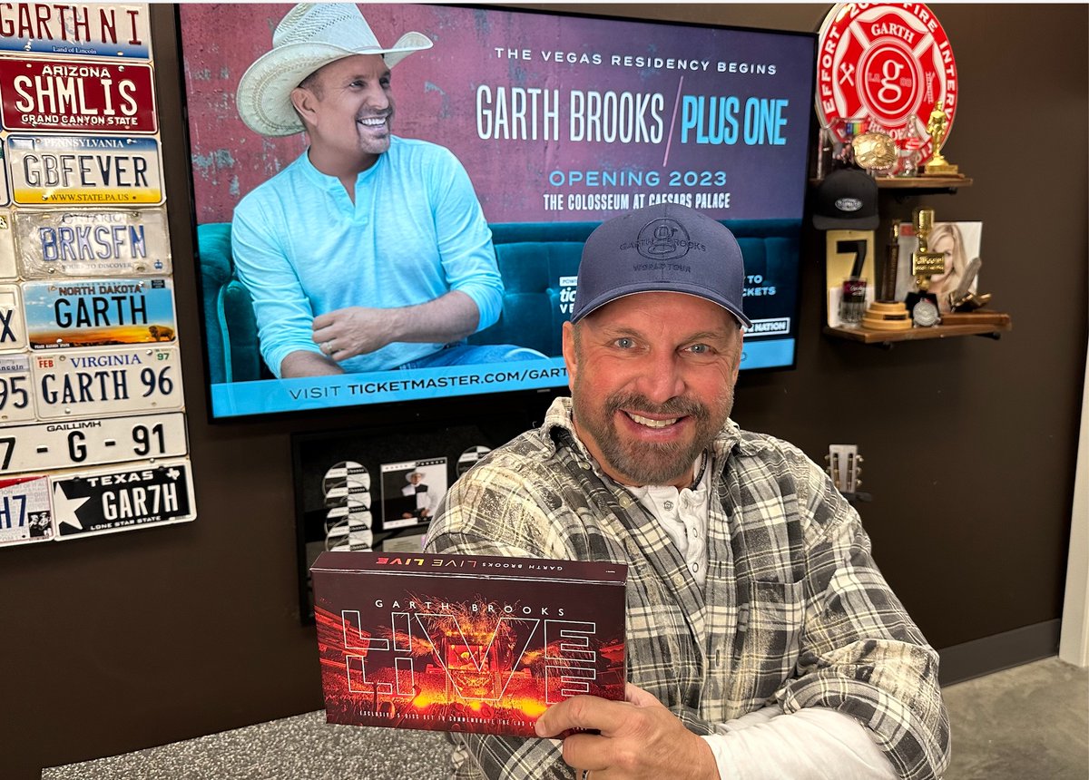 Garth Brooks tweet media