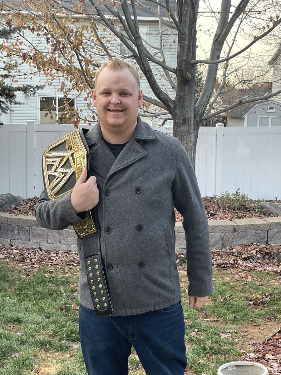 BaseballRyan42's tweet photo. @WWE…
Happy Monday… #WWERaw https://t.co/OidZnfvPs2