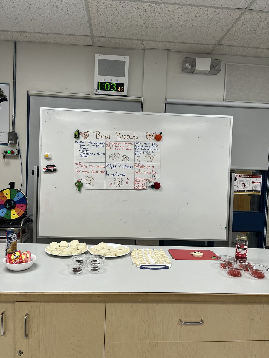 Mrs_Fehr_Class's tweet photo. Bear biscuits with the Kindergartens today made my heart happy! 💗🐻 https://t.co/ZnzlwLqA1U