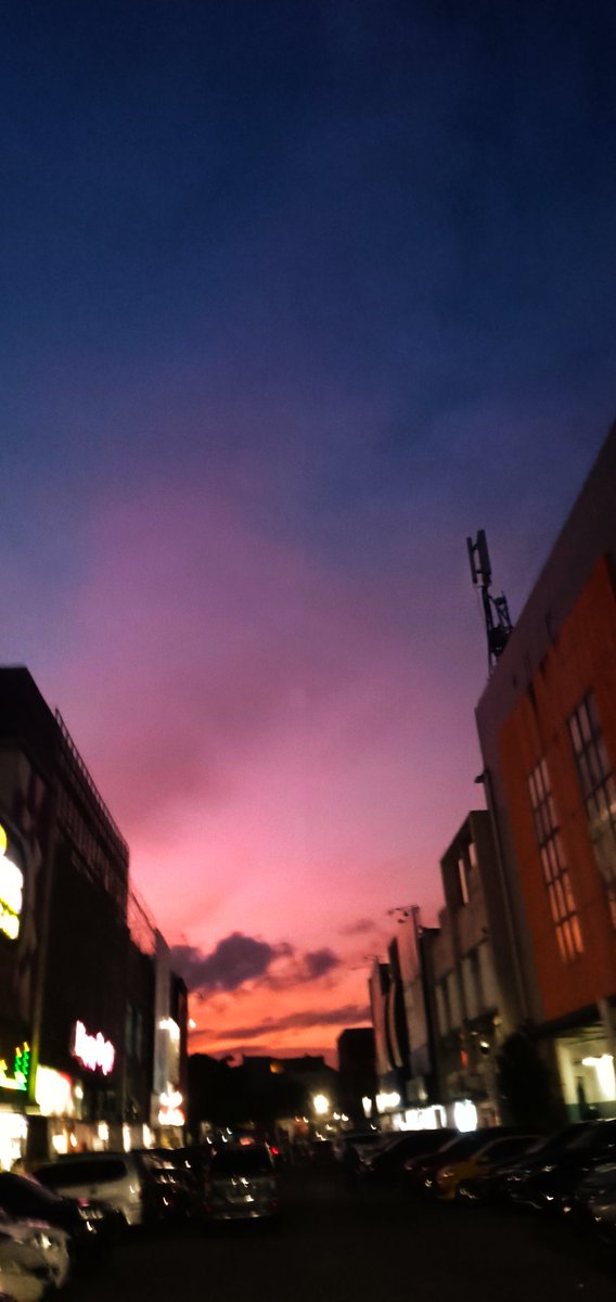 sitimryaamm's tweet photo. langit di sore kemarin✨ https://t.co/kR7u3dKTBZ