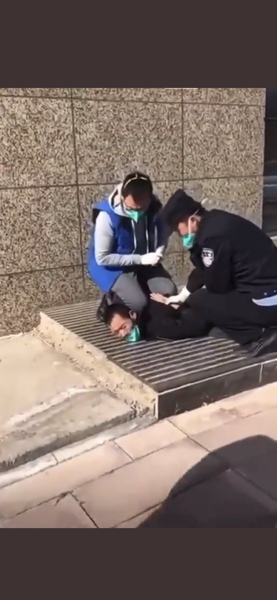 LiyunhaoNO1's tweet photo. @SpokespersonCHN I Can’t breathe 
我得吃药 https://t.co/X68IW1eAGt