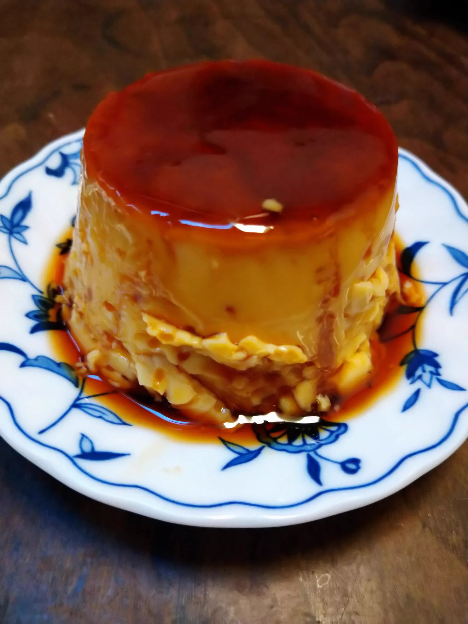 きのう寝起きでこちらのレシピ拝見して早速その日のうちに固めのプリン作っちゃった。
プリン作りはじめてだけど、とても簡単でおいしくできました。  