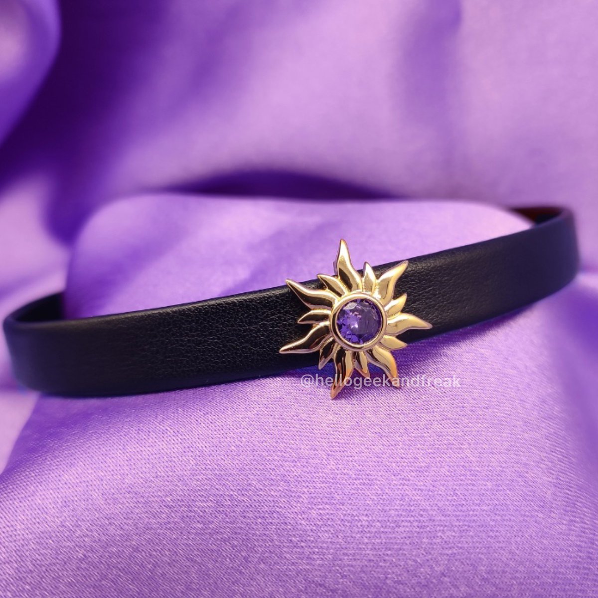 HelloGeekFreak's tweet photo. ¿Os hace un choker inspirado en enredados?
Lo tenéis disponible ya en la web 💕
Es de plata de ley chapado en oro de 18k.
#rapunzel https://t.co/2RqBZvn7ot