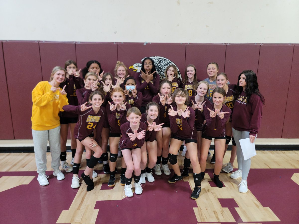 BrookBratt08's tweet photo. Pulled out another Great win tonight against Shelby Middle. 3 straight sets! #BumpSetSpike #BlockDatShot #IAmNotRegular #Blessed @TJCAAthletics @TwittyTown3 @TwittyCoach @dakota_twitty @CoachShauntay @ElliaBarajas https://t.co/ed6L1j2liD