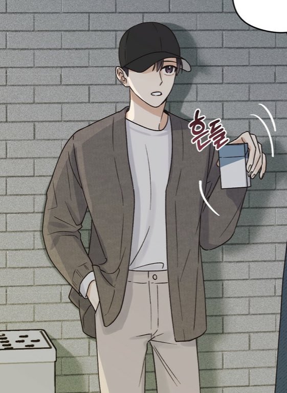 ( โชคดีที่เขาไม่บ่นแล้วยอมตามมาเงียบๆ — แต่ตอนนี้.. ชักเริ่มกังวลนิดหน่อยแล้วสิ..) 

เหลือบไปมองอีกฝ่าย ก่อนจะล้วงมือเข้ากระเป๋ากางเกง หยิบบุหรี่ฟีโรโมนขึ้นมา 

“ว่าแต่นาย .. สูบบุหรี่ไหม?” 

ถามด้วยสีหน้า ท่าทีที่ปกติพร้อมกับเขย่ากล่องเล็กๆนั้นไปด้วย