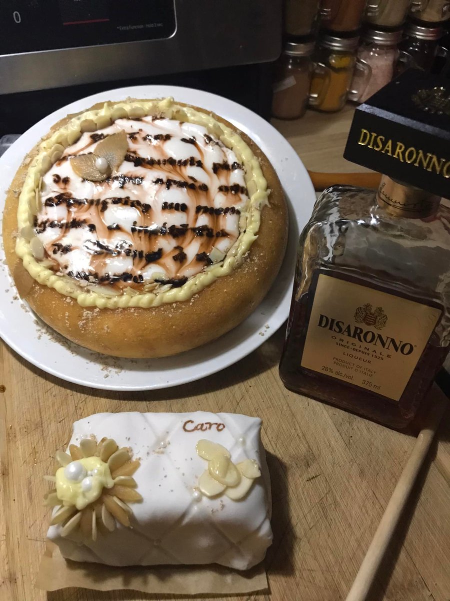 JuniperAbi's tweet image. Amaretto Cake, vanilla fondant with pecan butter icing #WeBake #HomeschoolProject #Baking #Cake #Pastries