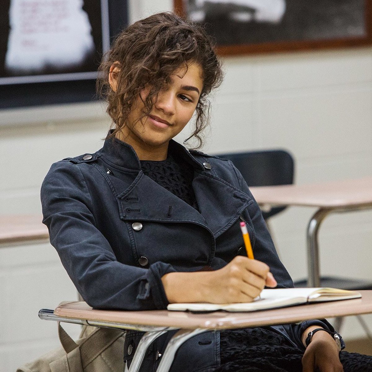 Shustoff007's tweet photo. Zendaya and Ariana Grande signed a contract, look forward to filming new episodes of "Hook UP" soon ❤️🔥😏 https://t.co/5VAKcRuqLw
