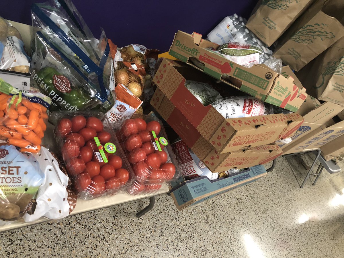 #ramonsplace provided over 50 families with full meals for Thanksgiving! Thank you to Interact Club, FRIENNDS, community and staff members for your generous donations!