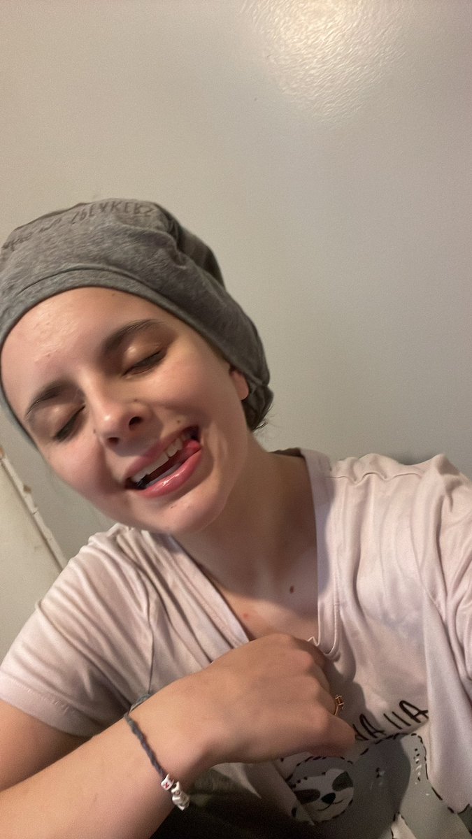 EmmaMay6318's tweet photo. Going live on my Onlyfans come hangout #onlyfans #teen #LiveStream #hangout #Monday https://t.co/8eMMAXupKb