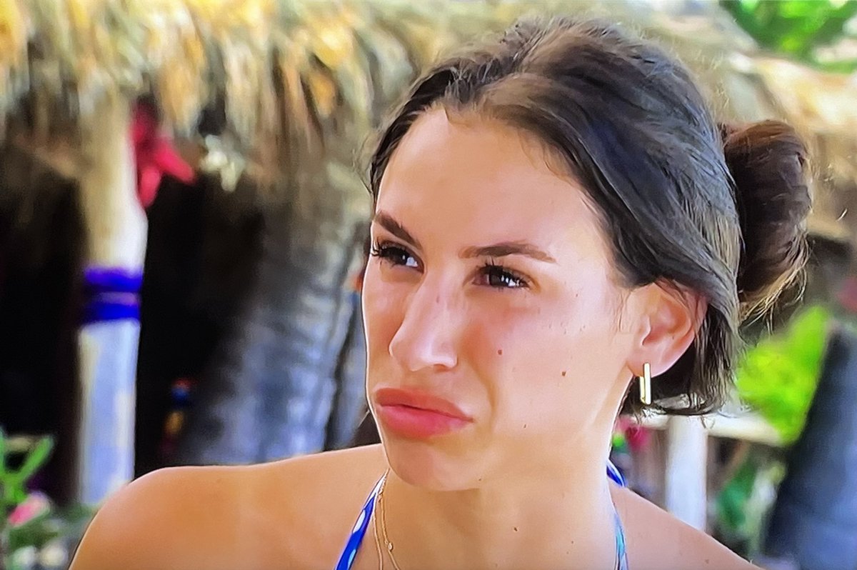 scuba_sammm's tweet photo. Aarons probably thinking his words were so “nectar”  #BachelorInParadise https://t.co/QgUHOWYh4I
