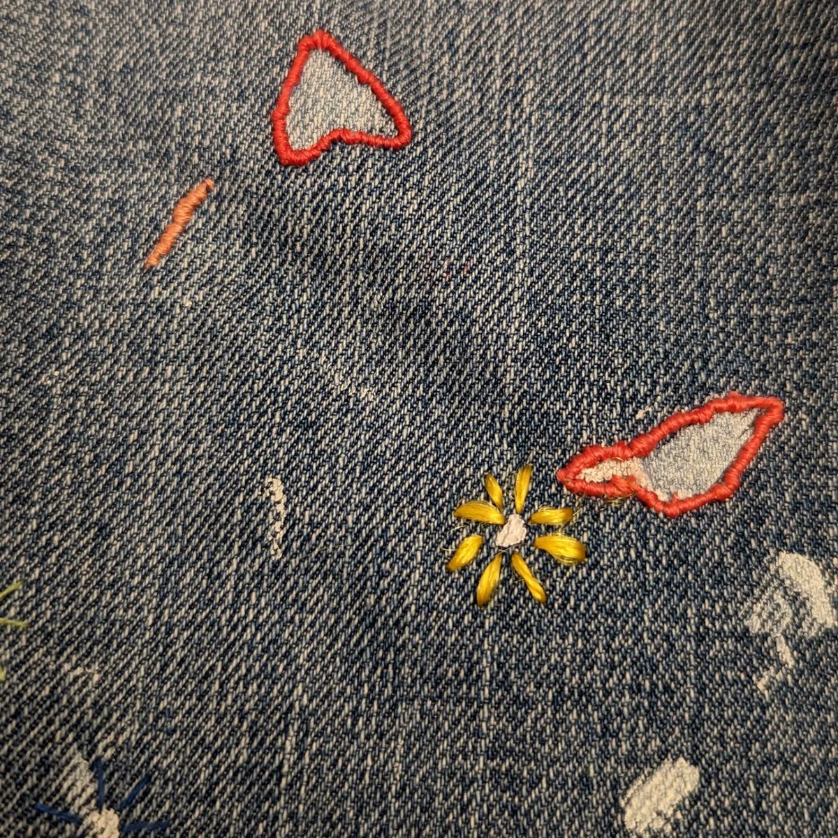 UpcycleTexStyle's tweet photo. I love these #jeans that I hand stitched for hours to incorporate paint splatter.  They were fun to idly work on over the past couple of months.  I misread the label &amp; now 💔 they are not my size. 

#VisibleMending https://t.co/j7YSYMhCs5