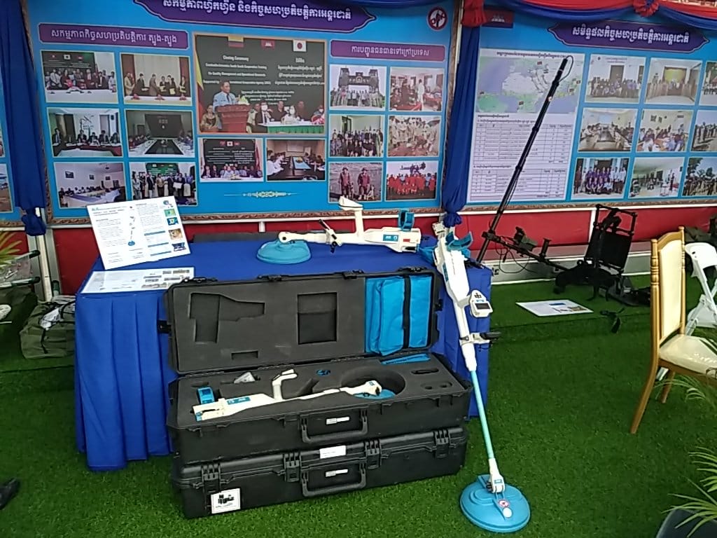 FranceCambodge's tweet photo. 30-year anniversary of Cambodian Mine Action and Victim Assistance Authority 👏
France is a long-standing partner of #Cambodia to train demining experts in 🇰🇭 armed forces. A regional training in partnership with #NPMEC has just been launched yesterday 🔜 stay tuned to know more! https://t.co/hYNnKMepoM
