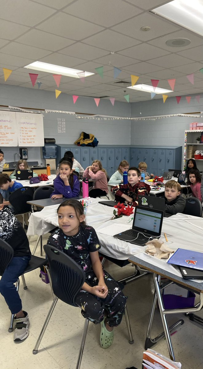 Thank you @Alcott4KY for helping us wrap up our opinion writing piece: “Should kids be able to vote?” They loved learning about the role a mayor plays and the importance of voting 🇺🇸(when you’re old enough 😉)