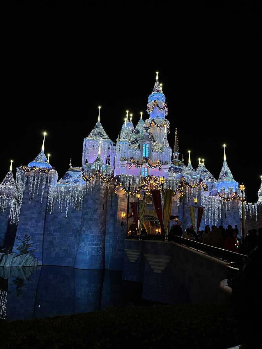 jaygurrl's tweet image. Obligatory castle pic. On road home now, but was nice to visit.