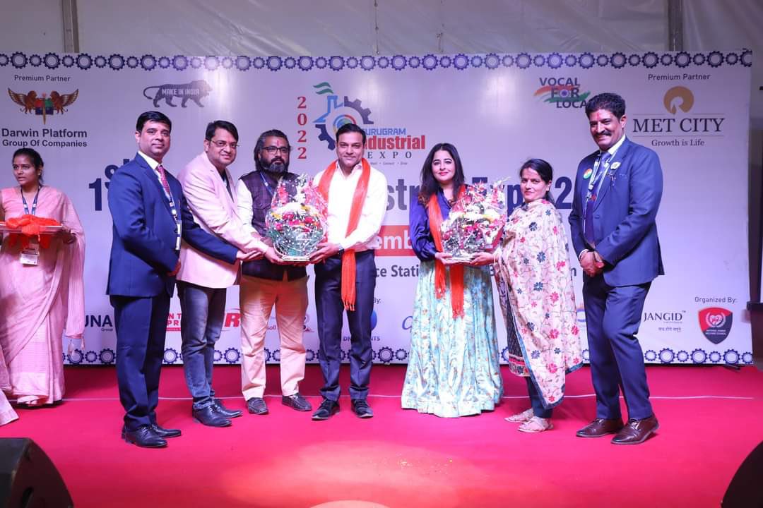 Feeling honoured being felicitate and warm welcome as celebrity at 1st Gurugram Industrial expo 2022 at Gurugram on Sunday Thank you so much 😊 Abhinav Bansal ji and team Kudos for successful and great expo #gurugramcity #Welcome #felicitation #actor #Celebrity Sunita Batra