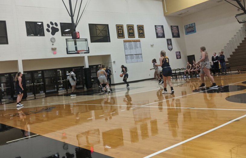 Shuwbk1's tweet photo. JV is on a roll🤑🙌 They made it 4-0 tonight with a HUGE win against Adrian JV🤩😆🥳✨💫 Way to work!!! #ONE #popoff @Coach_Syljebeck https://t.co/W1hguxflV4